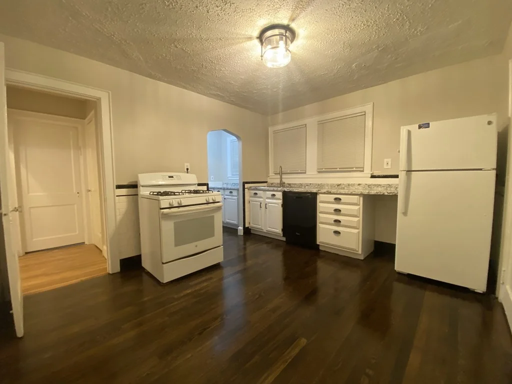 Studio bed, 1 bath apartment for rent at 40 Hatherly Rd Unit 1R, Boston — photo 1 of 7