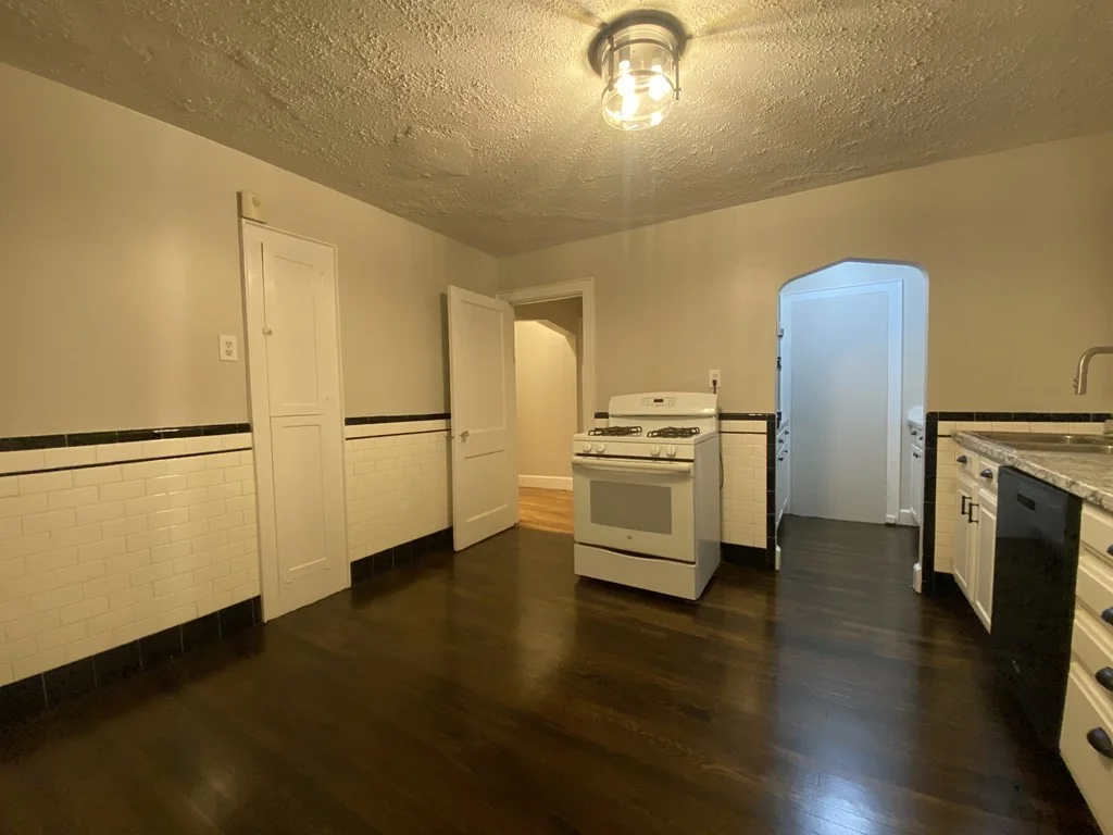 Studio bed, 1 bath apartment for rent at 40 Hatherly Rd Unit 1R, Boston — photo 2 of 7