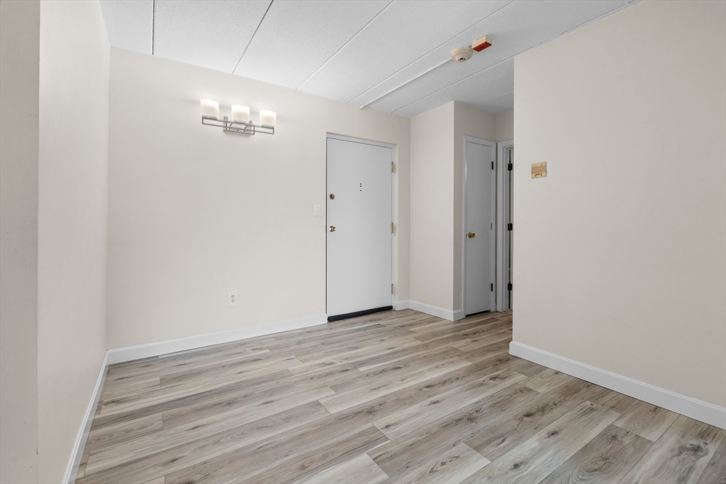 1 bed, 1 bath apartment for rent at 40 High St Unit 210, Dedham — photo 10 of 15