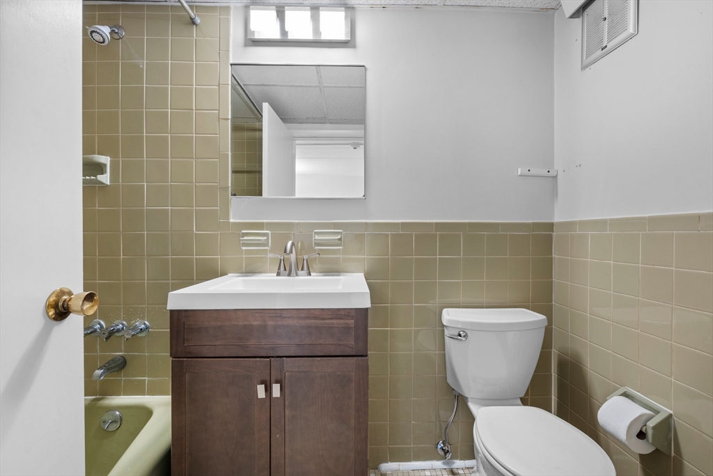 1 bed, 1 bath apartment for rent at 40 High St Unit 210, Dedham — photo 14 of 15