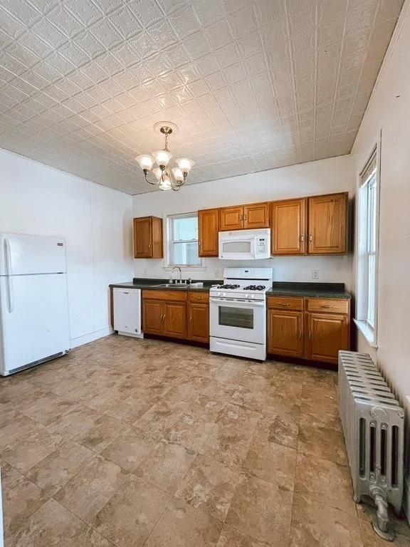 3 bed, 1 bath apartment for rent at 40 I St Unit 1, South Boston — photo 3 of 10