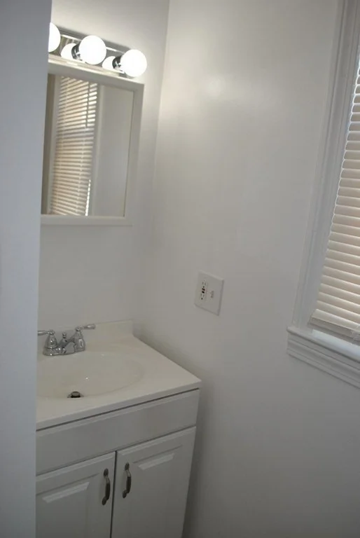 3 bed, 1 bath apartment for rent at 40 I St Unit 3, South Boston — photo 7 of 12