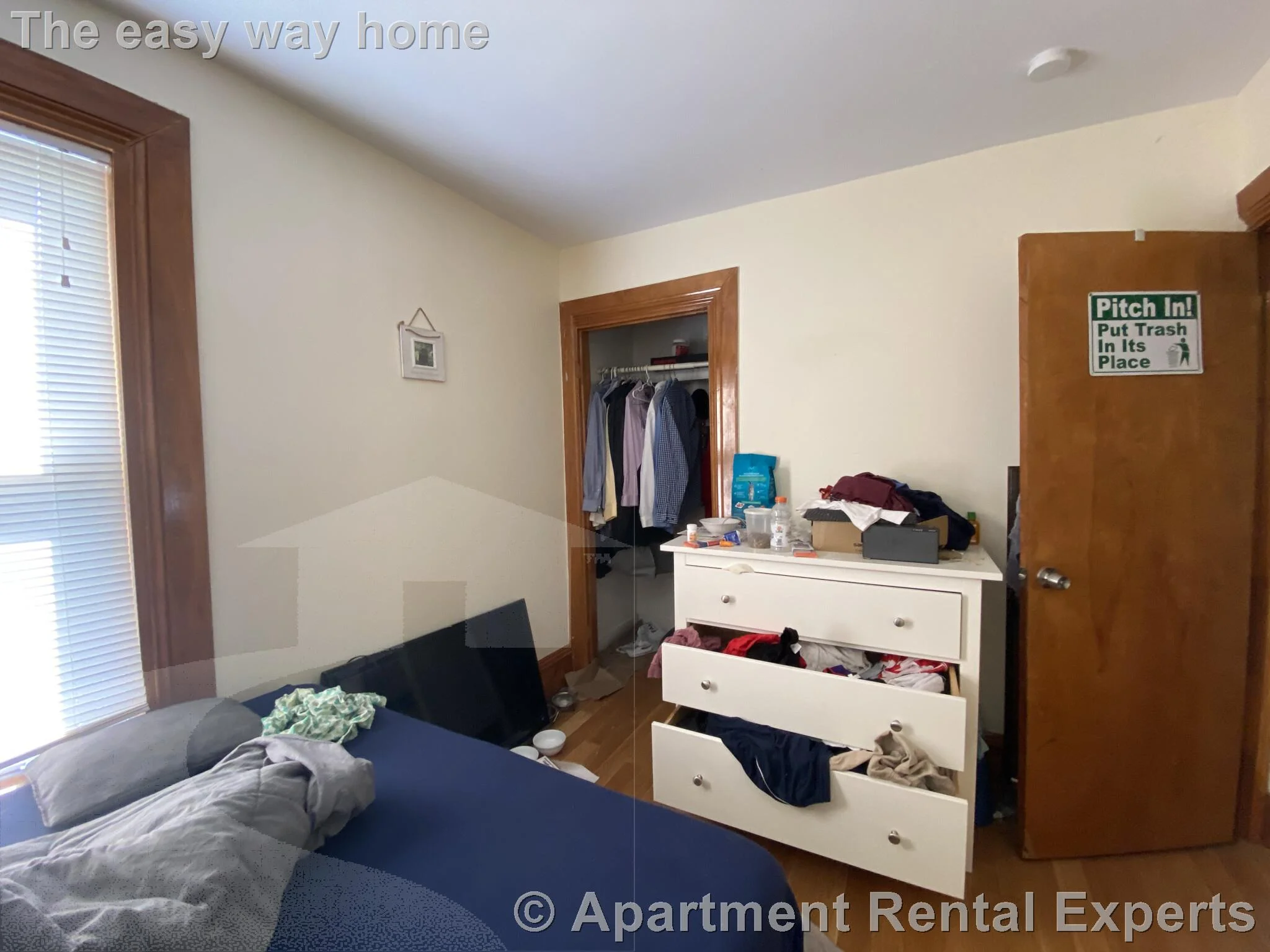 4 bed, 2 bath apartment for rent at 40 Jay St, Riverside — photo 2 of 7