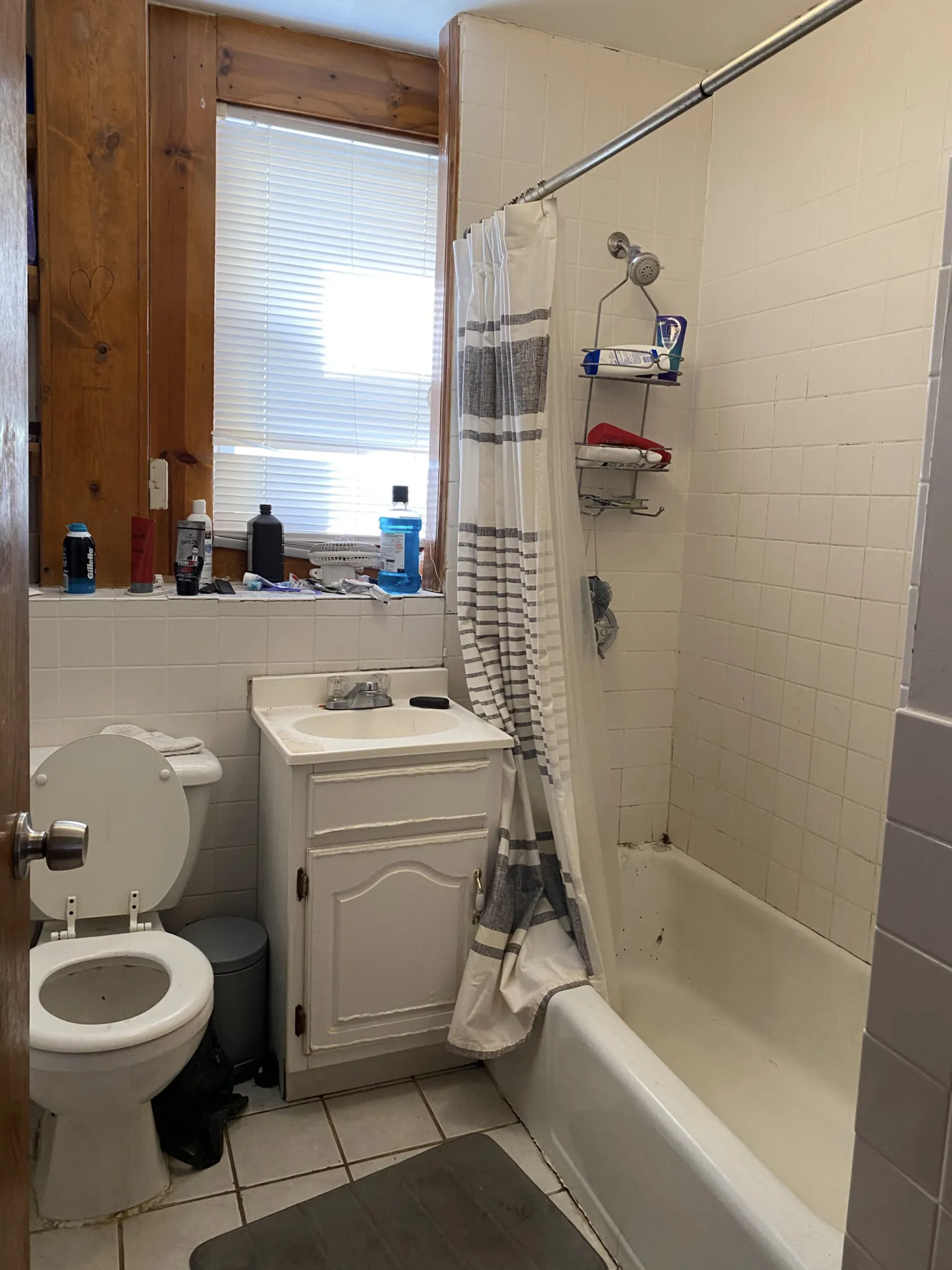 4 bed, 2 bath apartment for rent at 40 Jay St Unit 0, Riverside — photo 2 of 10