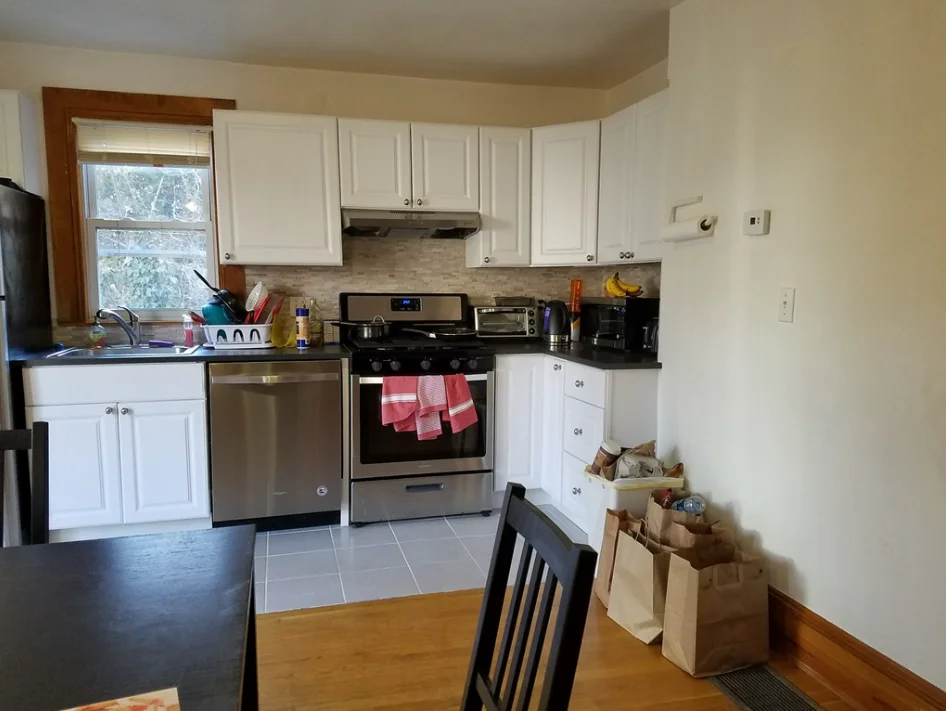 4 bed, 2 bath apartment for rent at 40 Jay St Unit 40, Riverside — photo 1 of 11