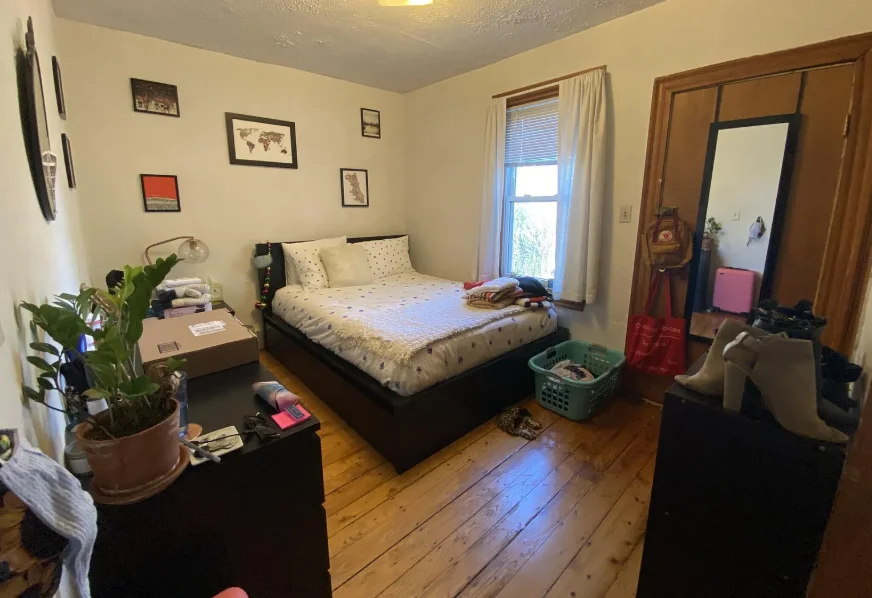 4 bed, 2 bath apartment for rent at 40 Jay St Unit 40, Riverside — photo 5 of 11