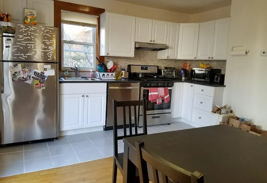 4 bed, 2 bath apartment for rent at 40 Jay St Unit 40, Riverside — photo 2 of 11