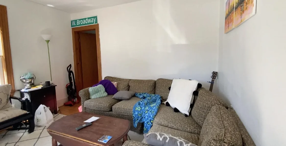 4 bed, 2 bath apartment for rent at 40 Jay St Unit 40, Riverside — photo 4 of 11