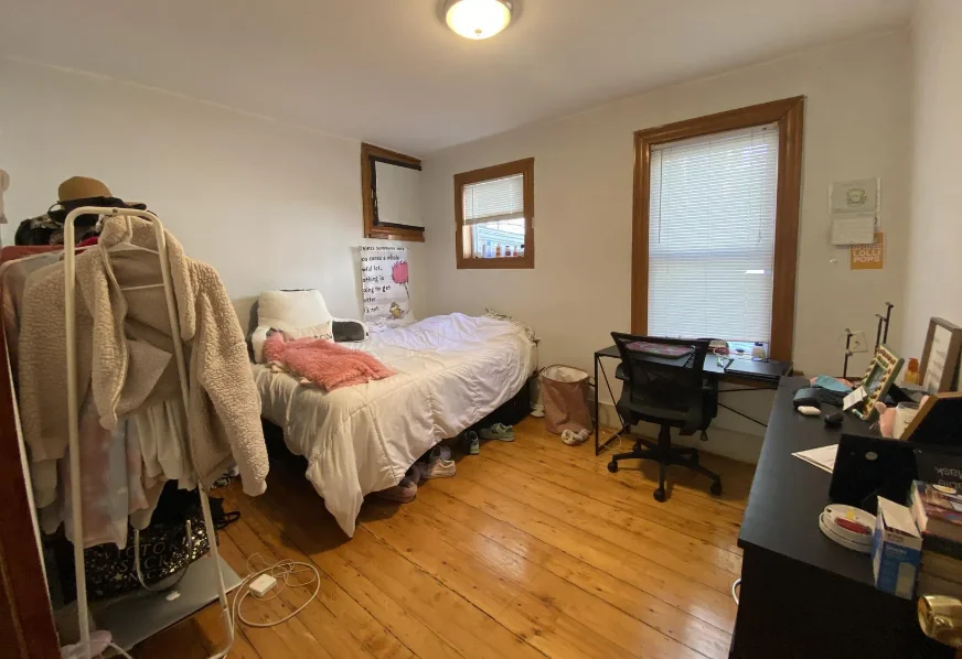 4 bed, 2 bath apartment for rent at 40 Jay St Unit 40, Riverside — photo 9 of 11