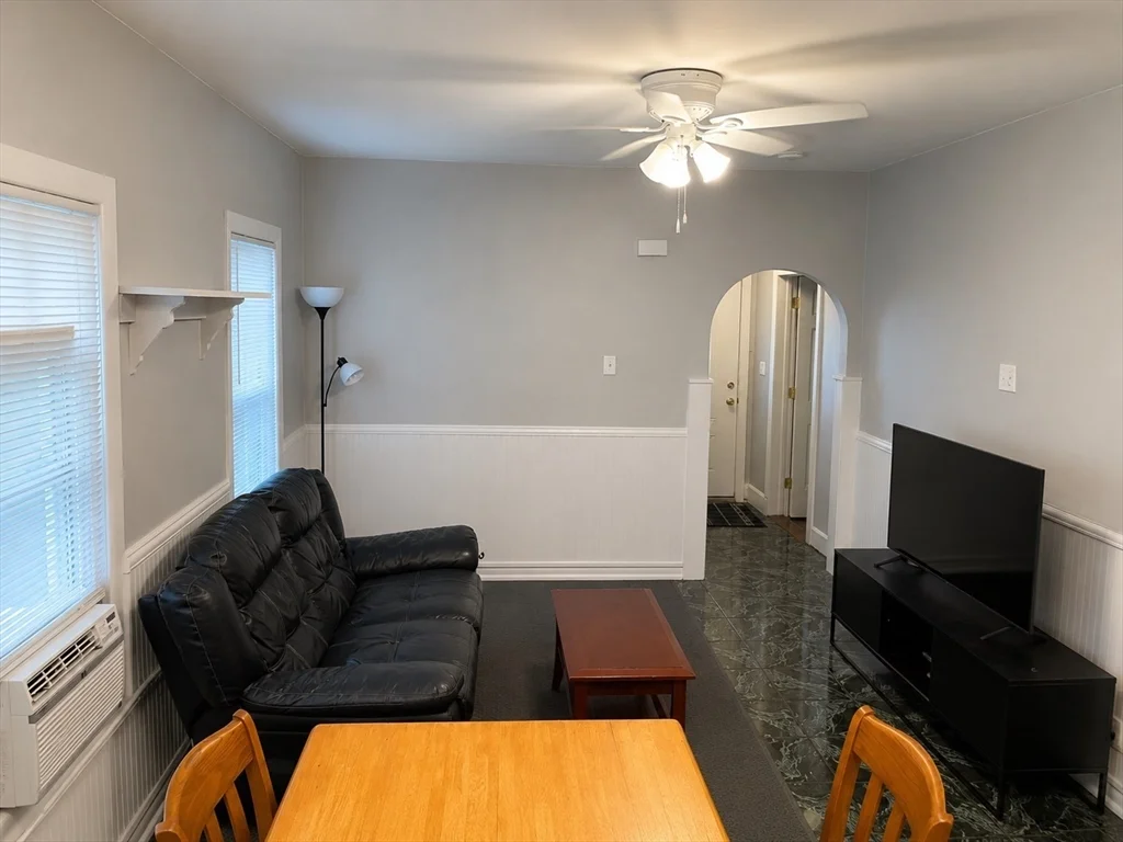 2 bed, 1 bath apartment for rent at 40 Kelvin St Unit 1, Everett — photo 4 of 8