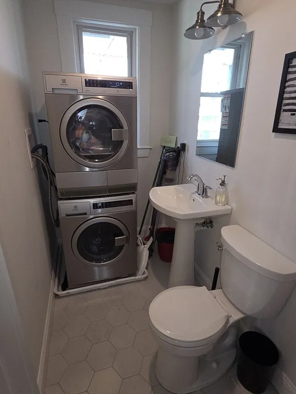 3 bed, 1 bath apartment for rent at 40 King St Unit 3, Dorchester — photo 3 of 21
