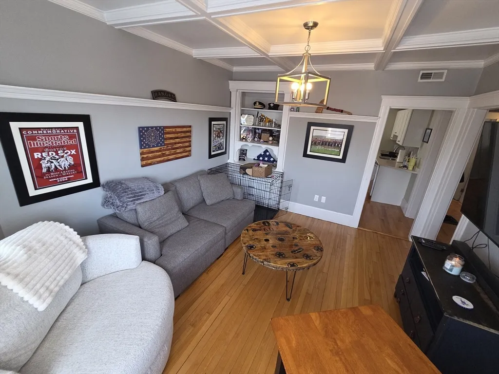 3 bed, 1 bath apartment for rent at 40 King St Unit 3, Dorchester — photo 4 of 21