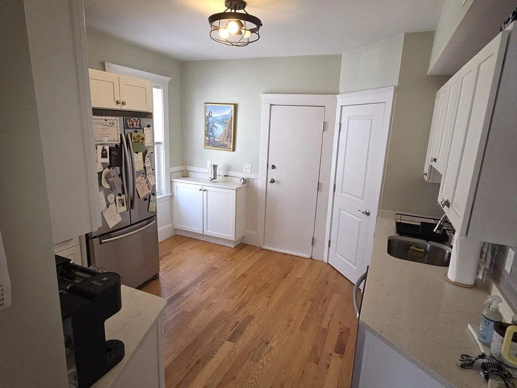 3 bed, 1 bath apartment for rent at 40 King St Unit 3, Dorchester — photo 2 of 21