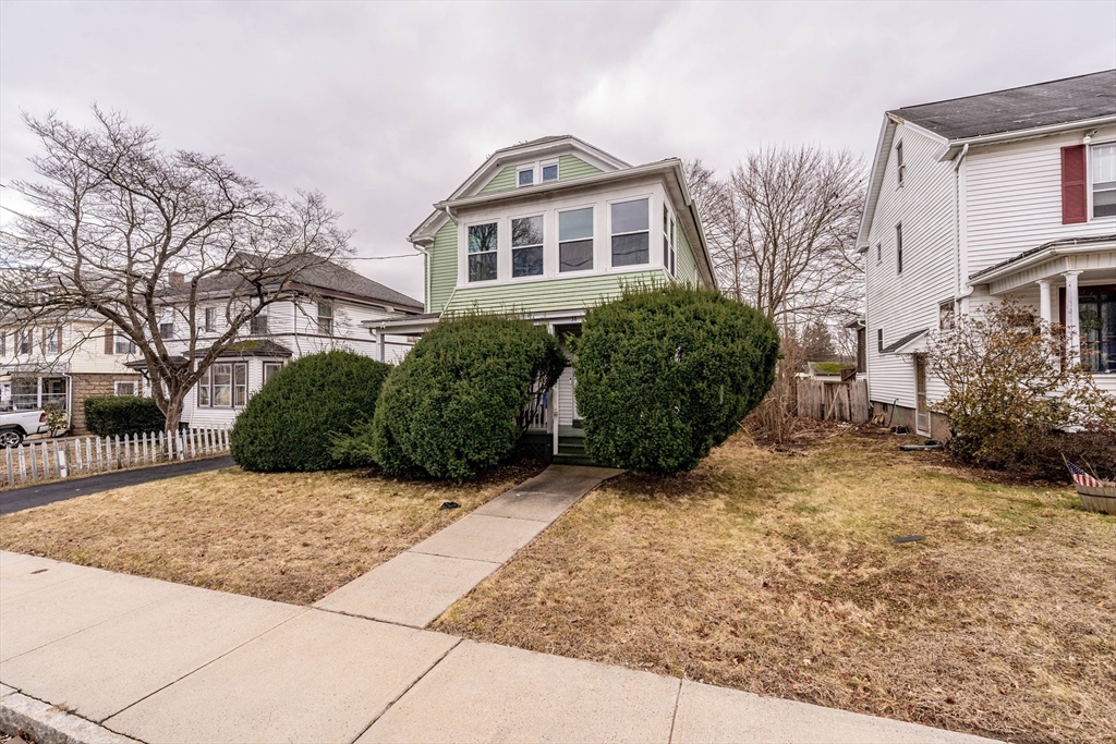 2 bed, 1 bath apartment for rent at 40 King St Unit 40, Holyoke — photo 3 of 26