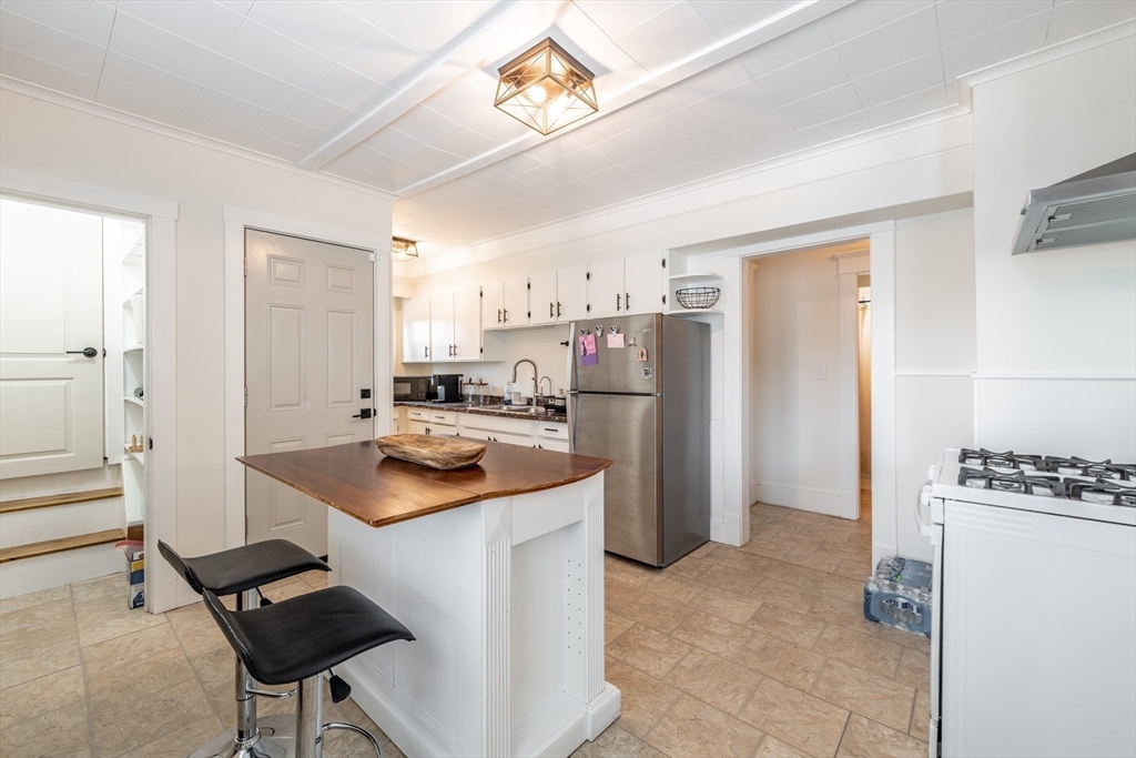 2 bed, 1 bath apartment for rent at 40 King St Unit 40, Holyoke — photo 8 of 26