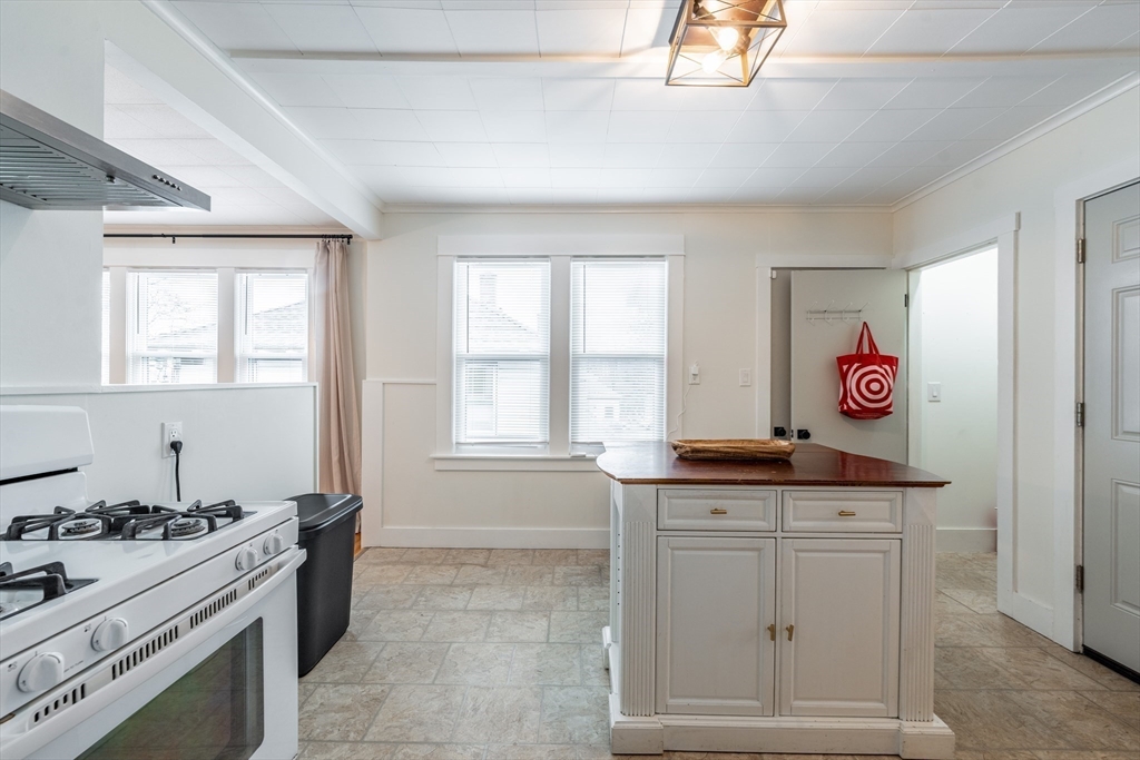 2 bed, 1 bath apartment for rent at 40 King St Unit 40, Holyoke — photo 9 of 26