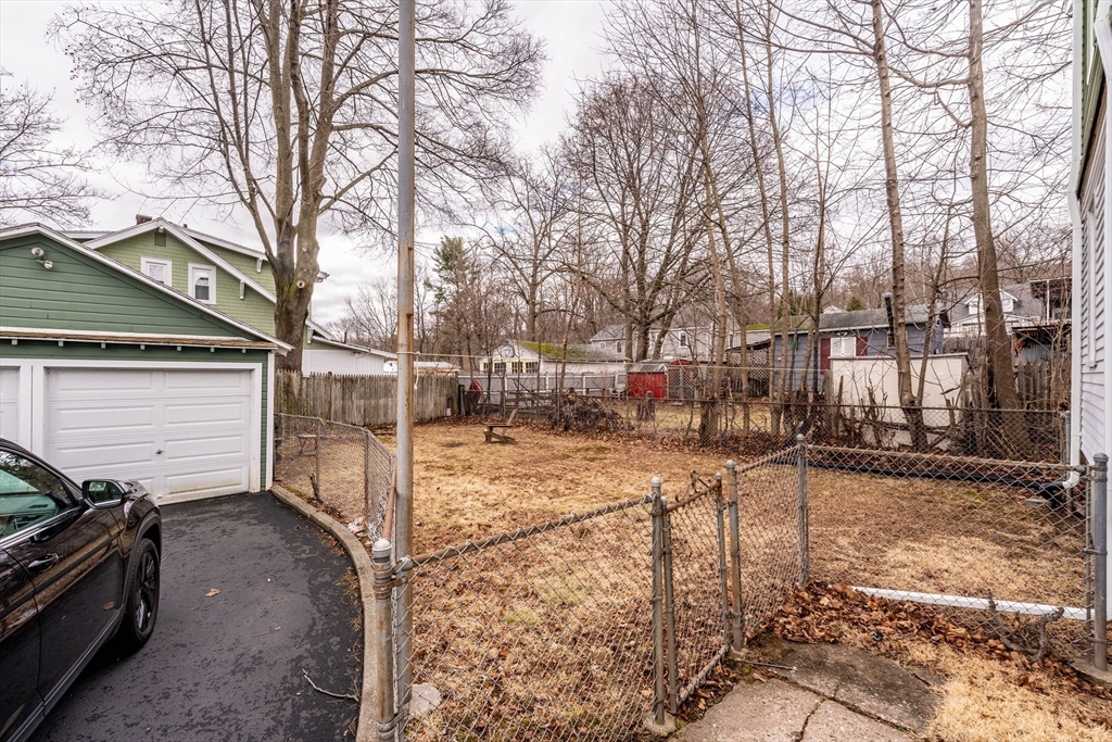 2 bed, 1 bath apartment for rent at 40 King St Unit 40, Holyoke — photo 4 of 26