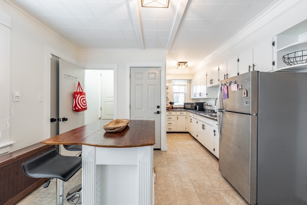 2 bed, 1 bath apartment for rent at 40 King St Unit 40, Holyoke — photo 5 of 26