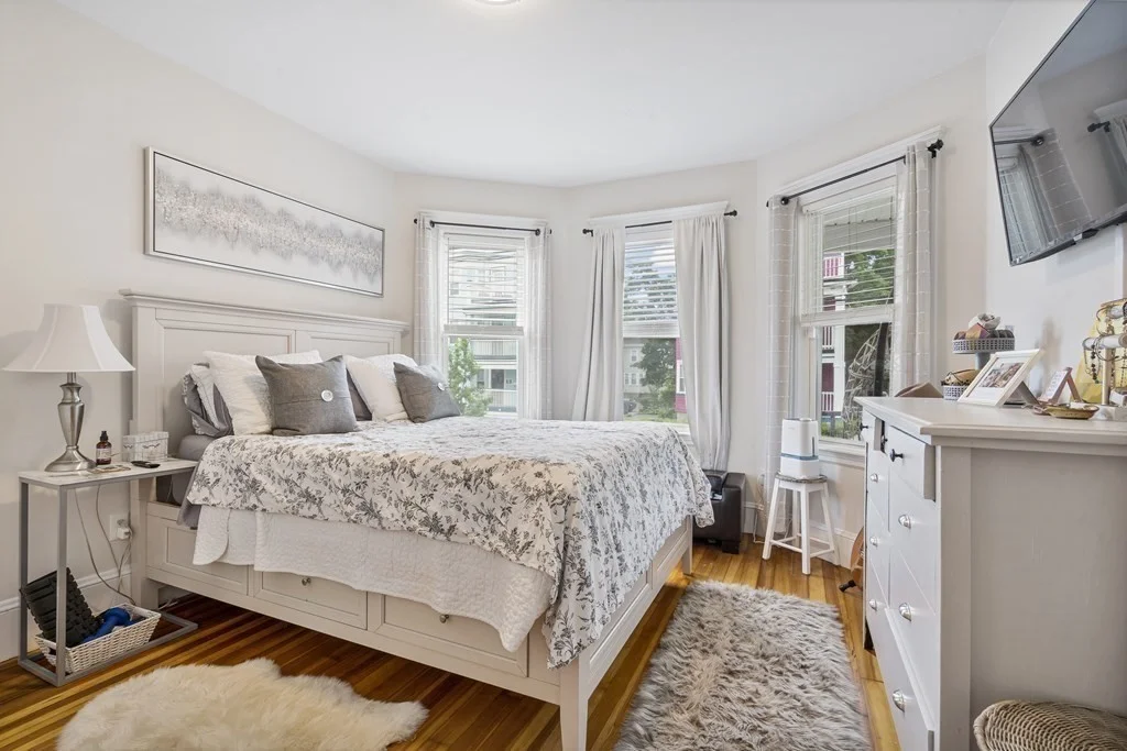 3 bed, 1 bath apartment for rent at 40 King Unit 1, Boston — photo 8 of 22