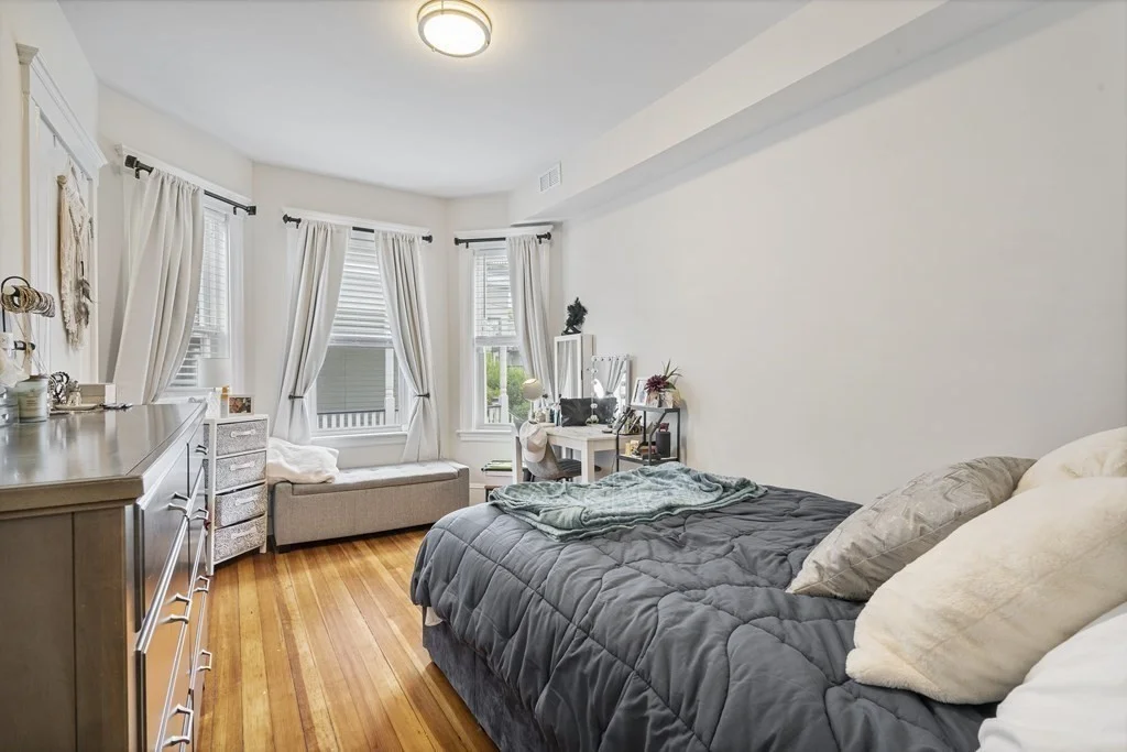 3 bed, 1 bath apartment for rent at 40 King Unit 1, Boston — photo 6 of 22