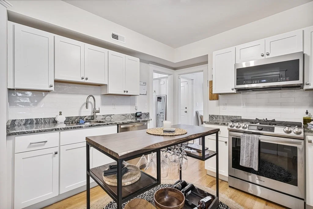 3 bed, 1 bath apartment for rent at 40 King Unit 1, Boston — photo 3 of 22