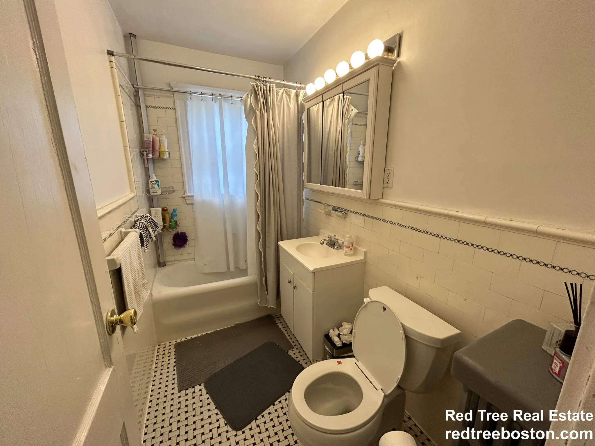 5 bed, 2 bath apartment for rent at 40 Kirkwood Rd Unit 1, Brighton — photo 5 of 14