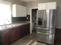 4 bed, 1 bath apartment for rent at 40 London St Unit 40, Lowell — photo 2 of 6