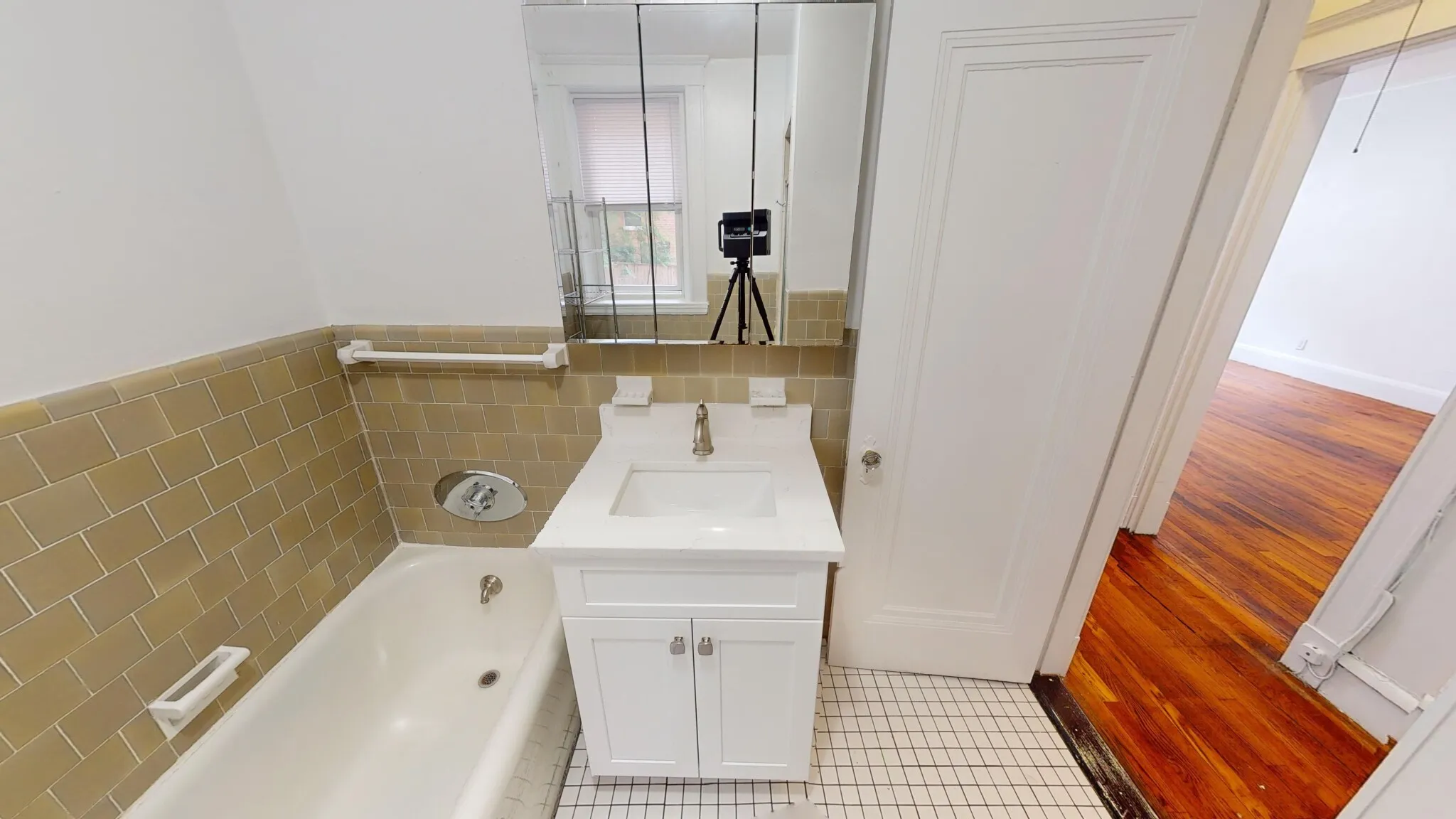 3 bed, 1 bath apartment for rent at 40 Longwood Ave Unit 1, Coolidge Corner — photo 3 of 12