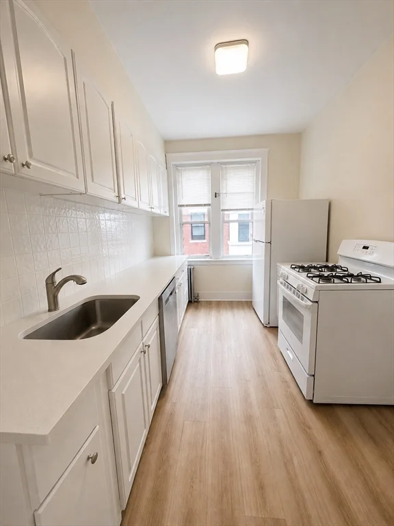 3 bed, 1 bath apartment for rent at 40 Longwood Ave Unit 5, Coolidge Corner — photo 4 of 10