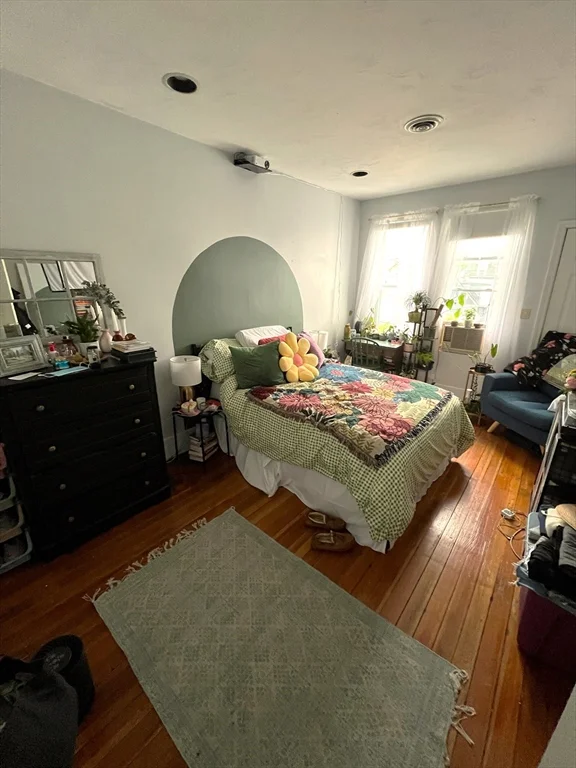 3 bed, 1 bath apartment for rent at 40 Marine Rd Unit 1, South Boston — photo 3 of 7