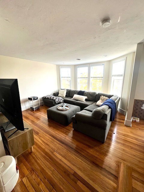 3 bed, 1 bath apartment for rent at 40 Marine Rd Unit 3, South Boston — photo 2 of 8
