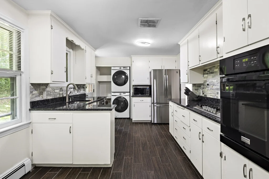 3 bed, 2 bath apartment for rent at 40 Marrett Rd, Lexington — photo 3 of 18