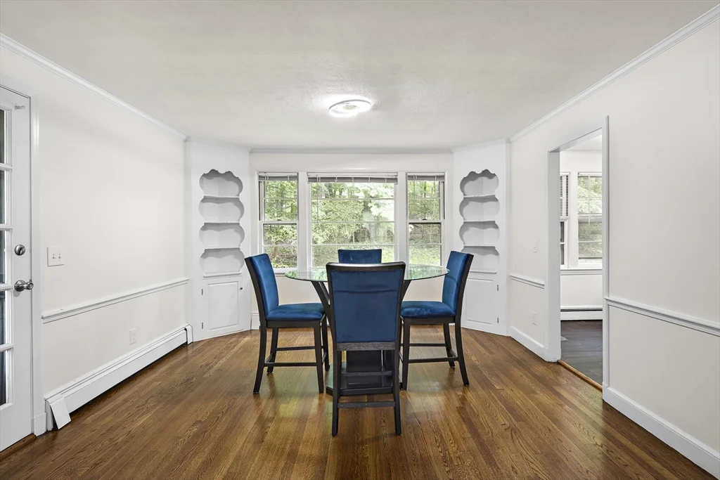 3 bed, 2 bath apartment for rent at 40 Marrett Rd, Lexington — photo 4 of 18