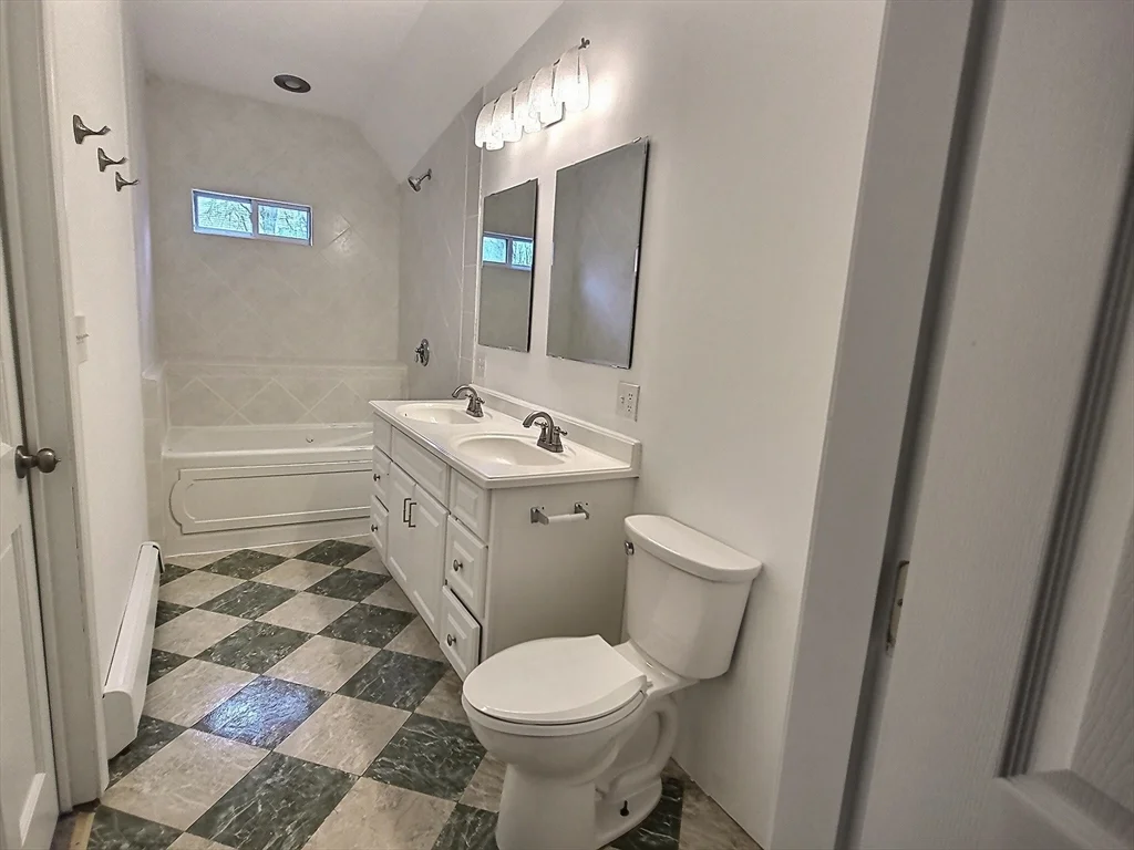 4 bed, 2.5 bath apartment for rent at 40 Mercer St Unit 40, South Boston — photo 5 of 6
