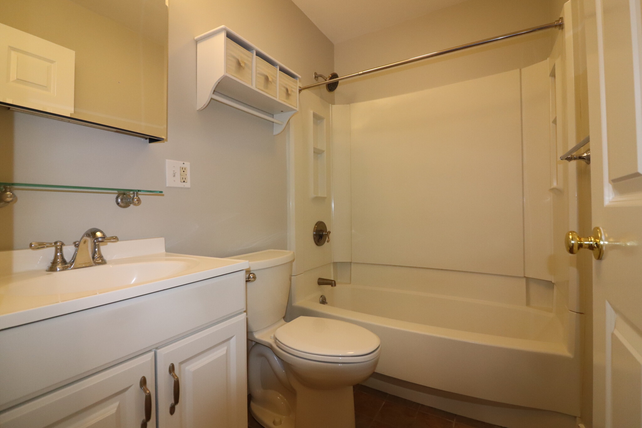 3 bed, 1 bath apartment for rent at 40 Middle St Unit 4, South Boston — photo 7 of 14