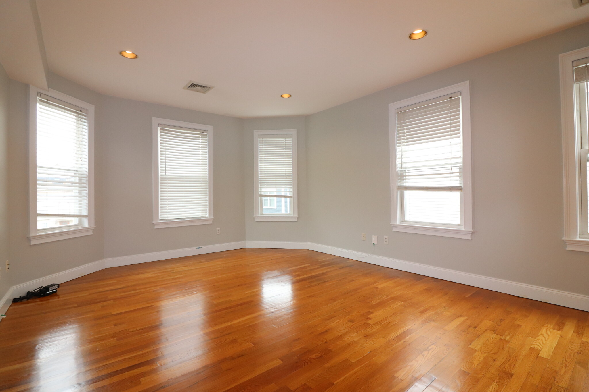 3 bed, 1 bath apartment for rent at 40 Middle St Unit 4, South Boston — photo 2 of 14