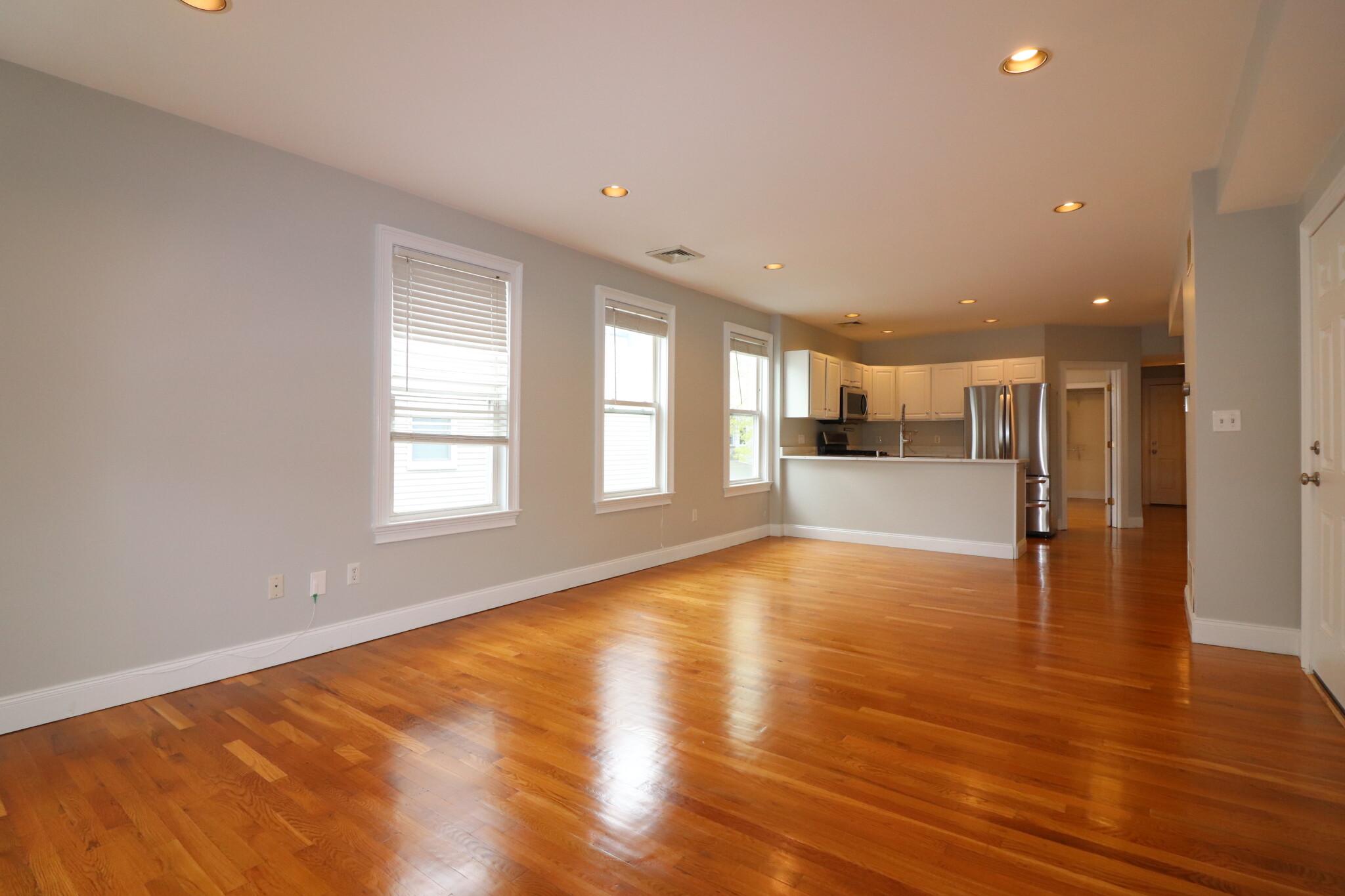 3 bed, 1 bath apartment for rent at 40 Middle St Unit 4, South Boston — photo 3 of 14