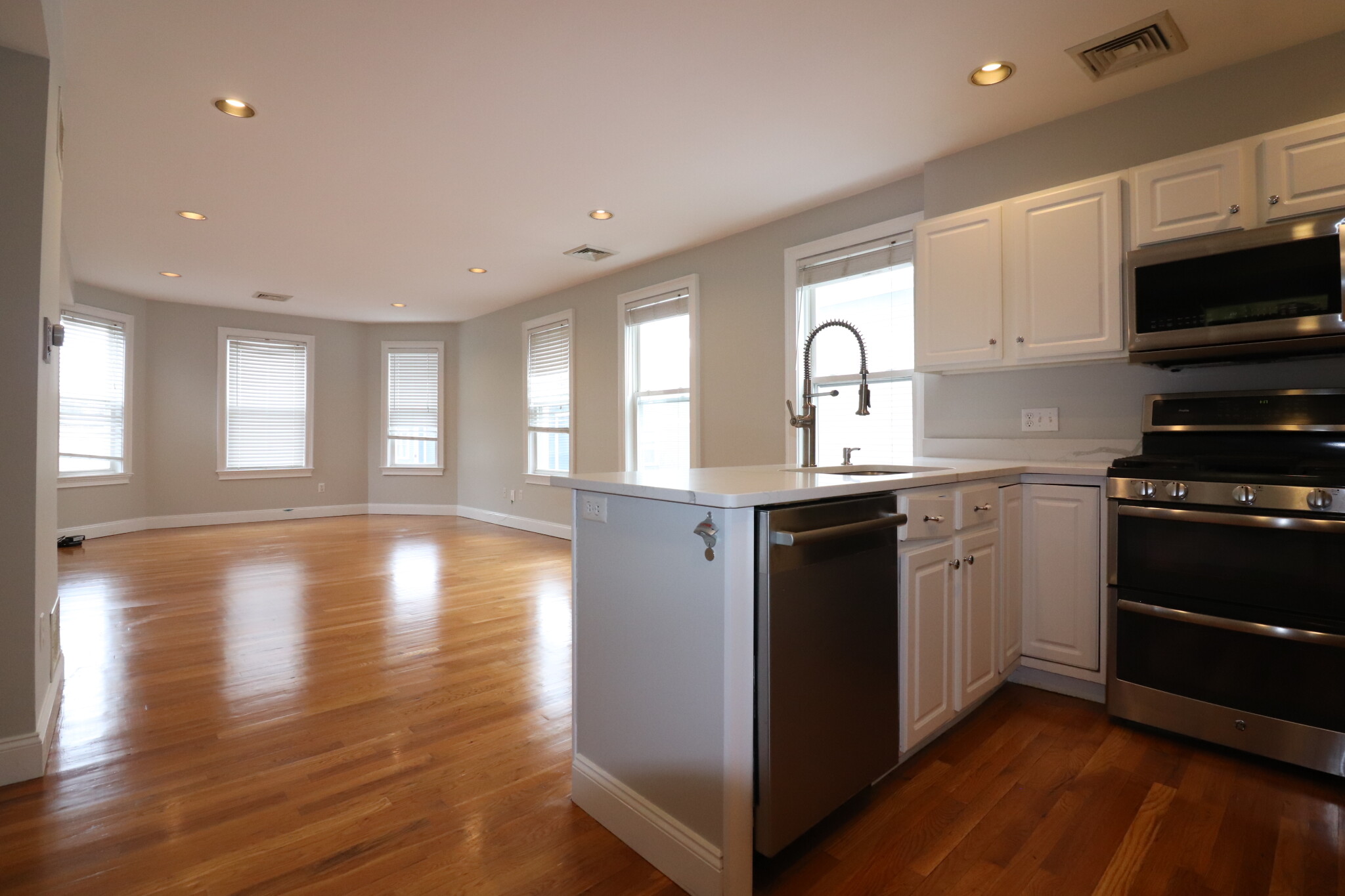 3 bed, 1 bath apartment for rent at 40 Middle St Unit 4, South Boston — photo 6 of 14
