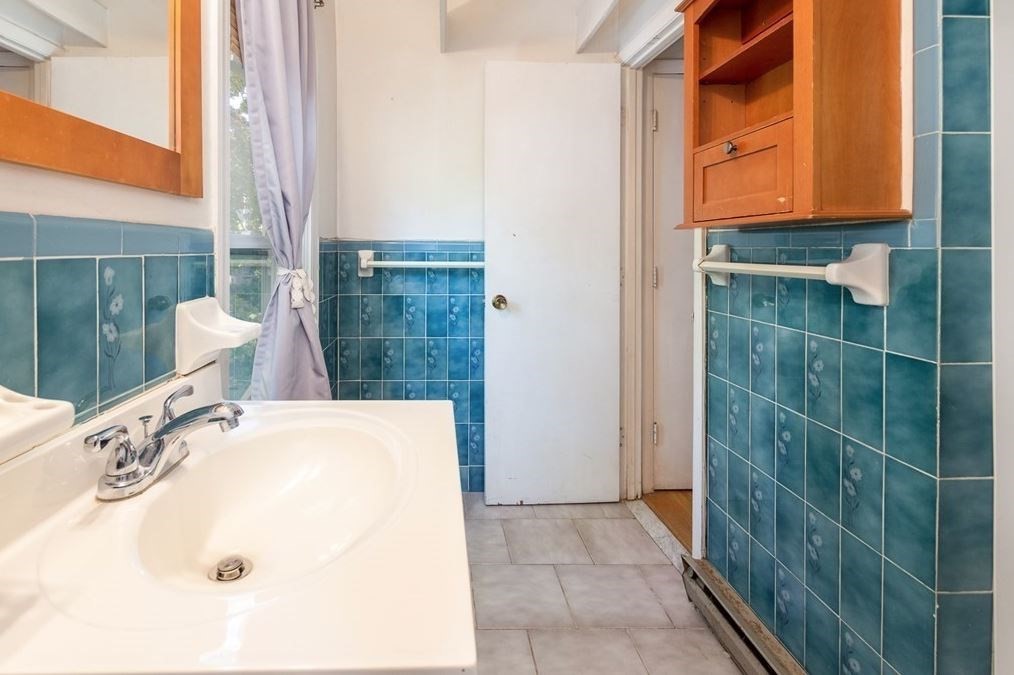 3 bed, 2 bath apartment for rent at 40 Montfern Ave Unit 2, Oak Square — photo 8 of 11
