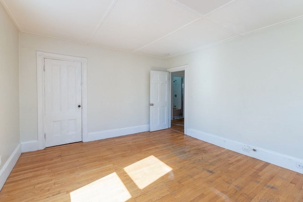 3 bed, 2 bath apartment for rent at 40 Montfern Ave Unit 2, Oak Square — photo 2 of 11