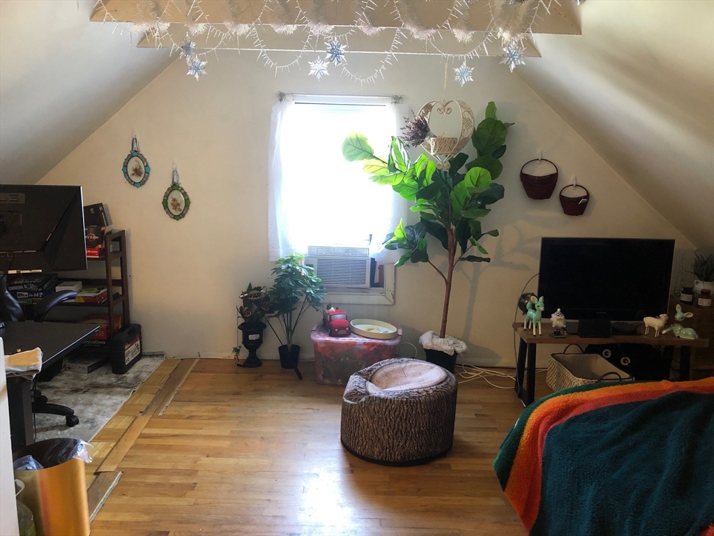 3 bed, 2 bath apartment for rent at 40 Montfern Ave Unit 2, Oak Square — photo 10 of 11