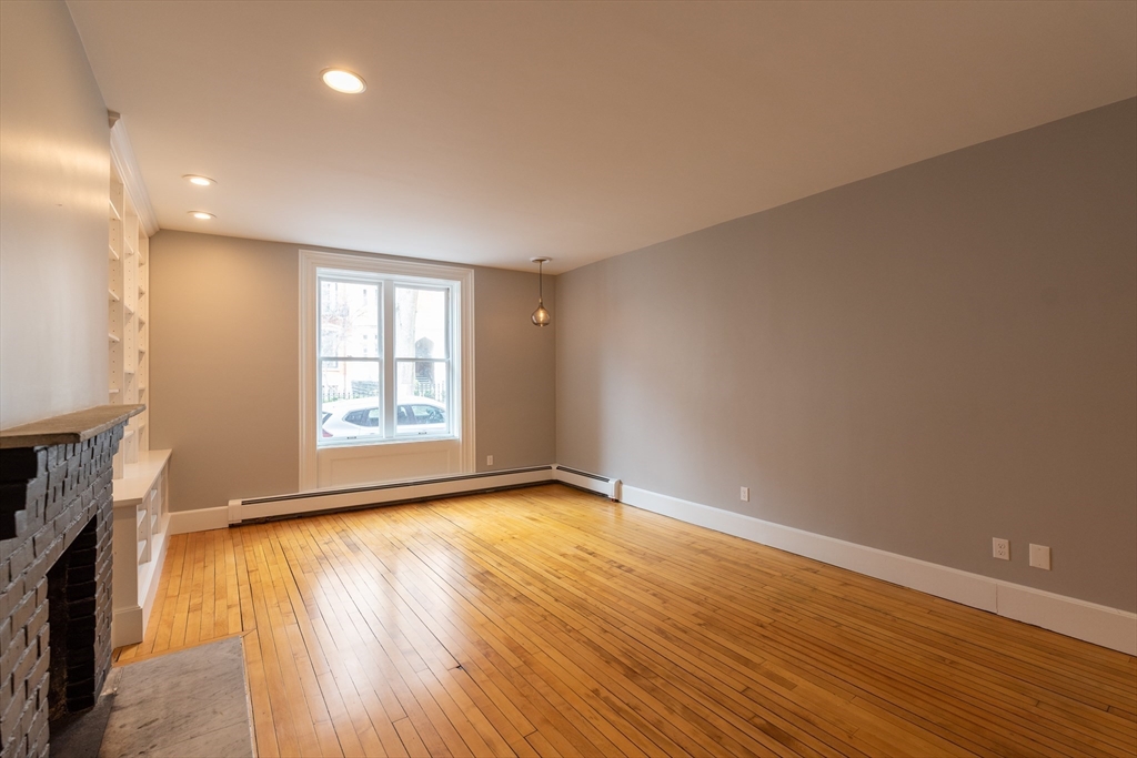 1 bed, 1 bath apartment for rent at 40 Mount Vernon St Unit 1B, Beacon Hill — photo 2 of 17