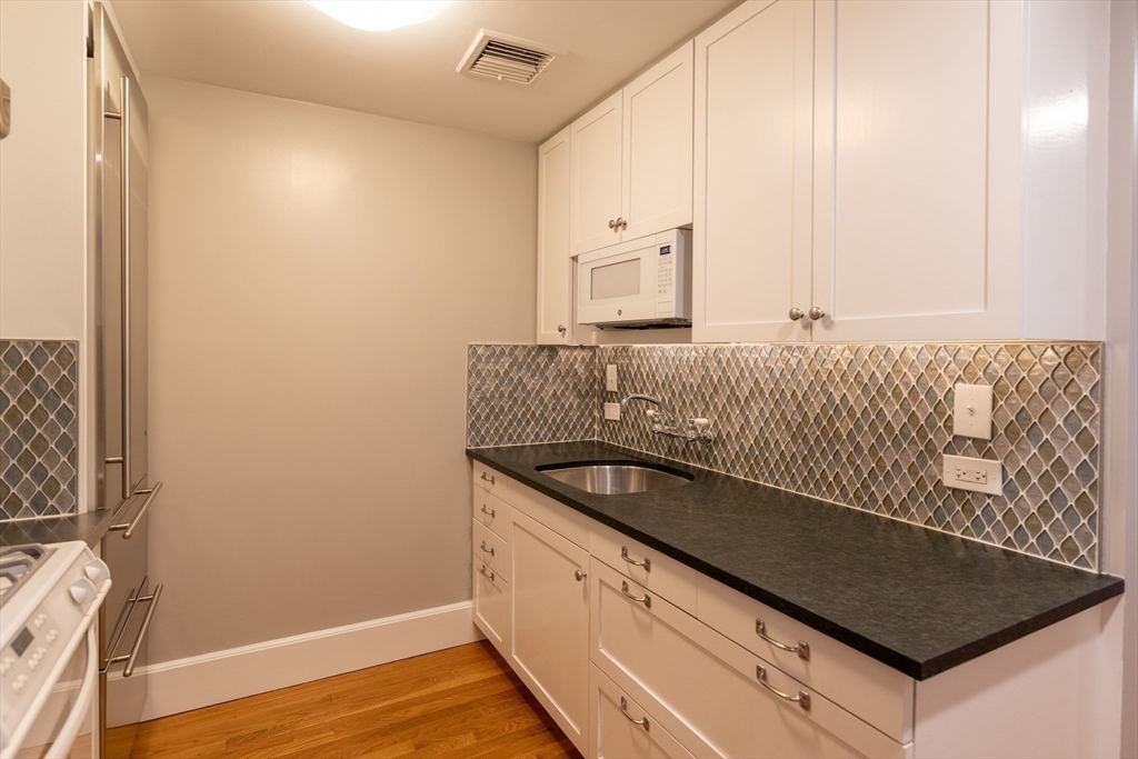 1 bed, 1 bath apartment for rent at 40 Mount Vernon St Unit 1B, Beacon Hill — photo 10 of 17