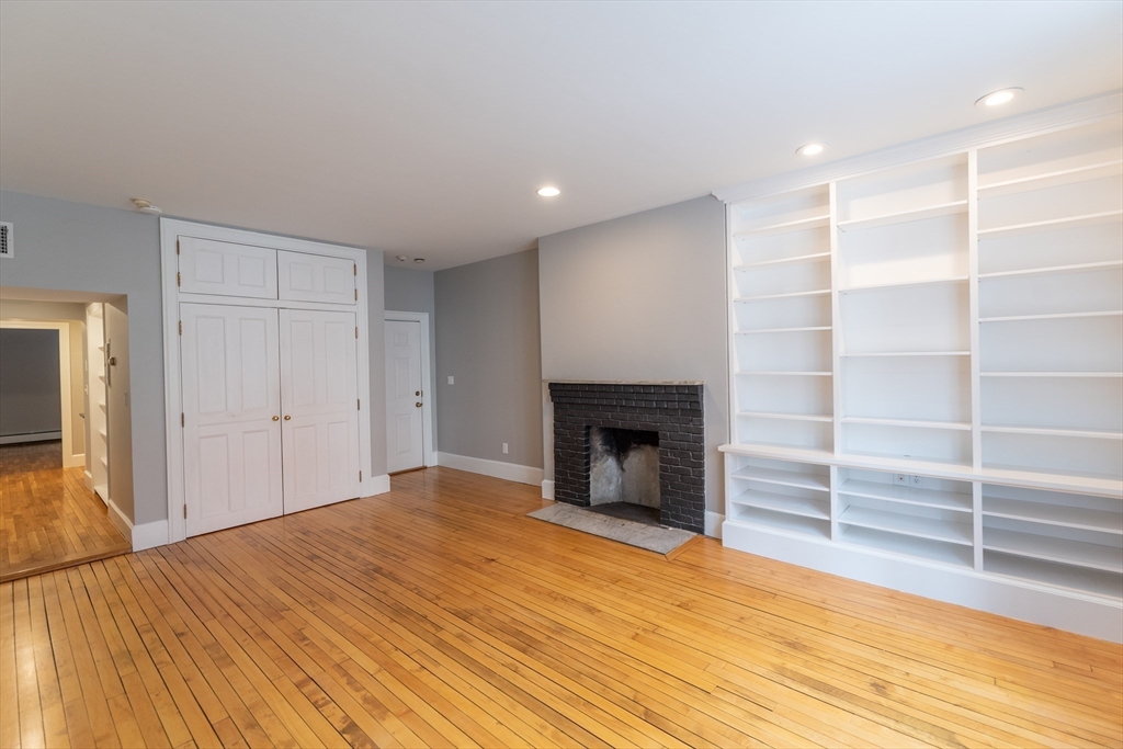 1 bed, 1 bath apartment for rent at 40 Mount Vernon St Unit 1B, Beacon Hill — photo 3 of 17