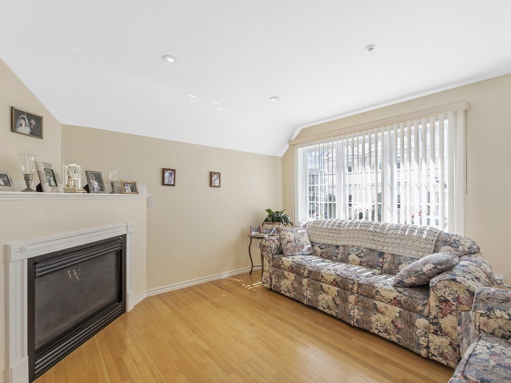 2 bed, 1 bath apartment for rent at 40 Myrtle St Unit 1, Waltham — photo 5 of 10