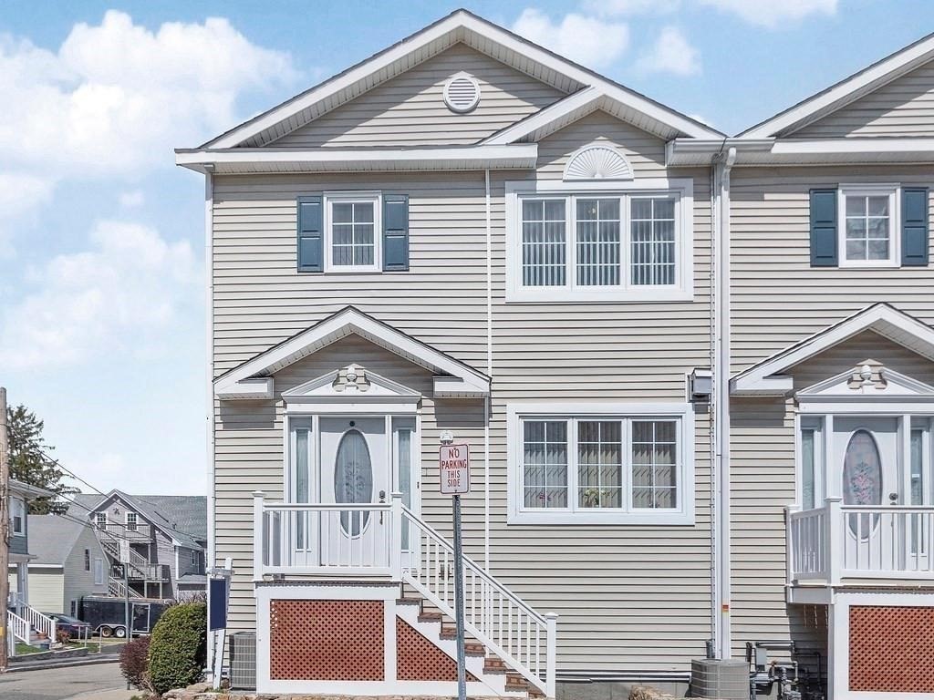 2 bed, 1 bath apartment for rent at 40 Myrtle St Unit 1, Waltham — photo 1 of 10