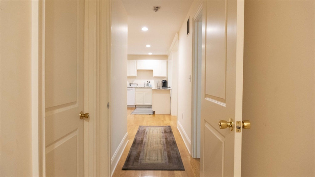2 bed, 2 bath apartment for rent at 40 Naples Rd Unit B, Brookline — photo 4 of 10
