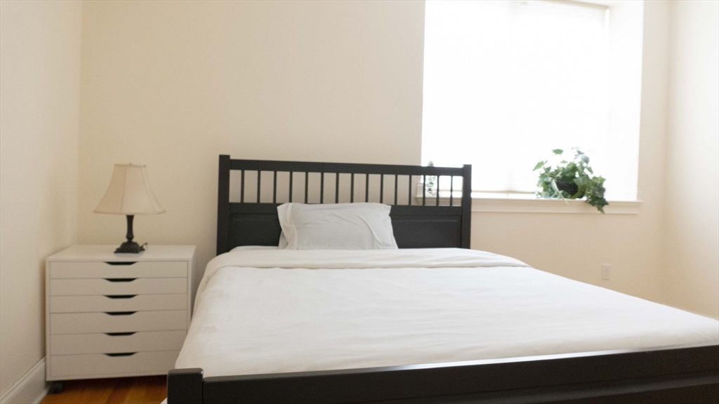 2 bed, 2 bath apartment for rent at 40 Naples Rd Unit B, Brookline — photo 8 of 10