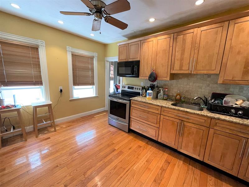 2 bed, 1 bath apartment for rent at 40 Newbern Ave Unit 1, South Medford — photo 2 of 16
