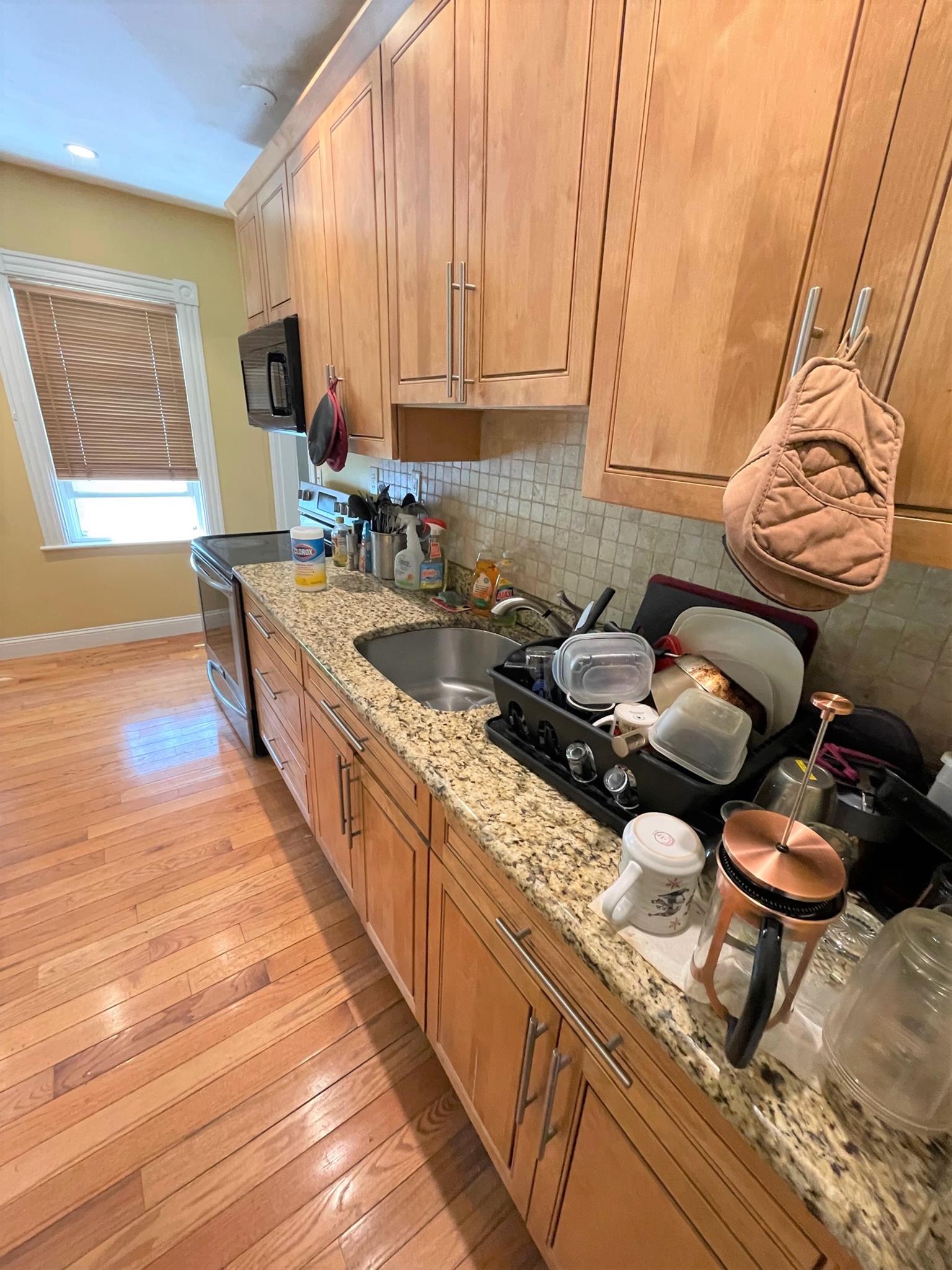 3 bed, 1 bath apartment for rent at 40 Newbern Ave Unit 40, Medford — photo 4 of 16